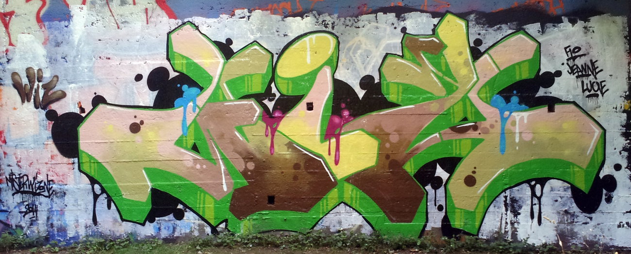 Graffiti Wall - Photo by zewy