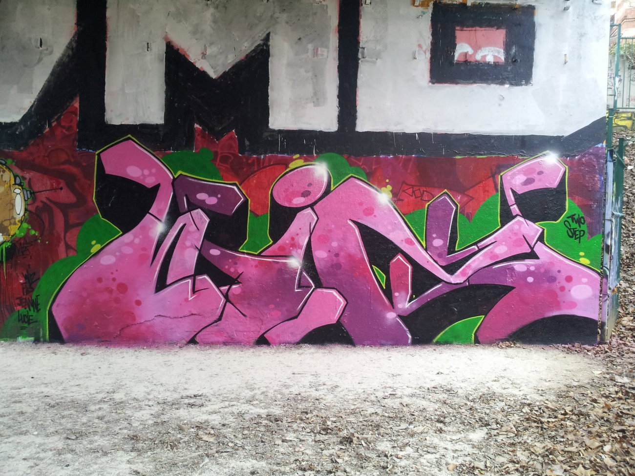Graffiti Wall - Photo by zewy