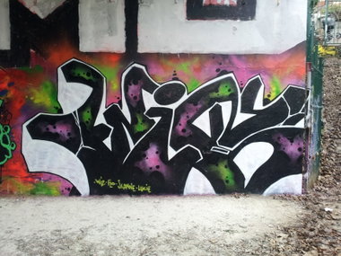 Graffiti Wall - Photo by zewy