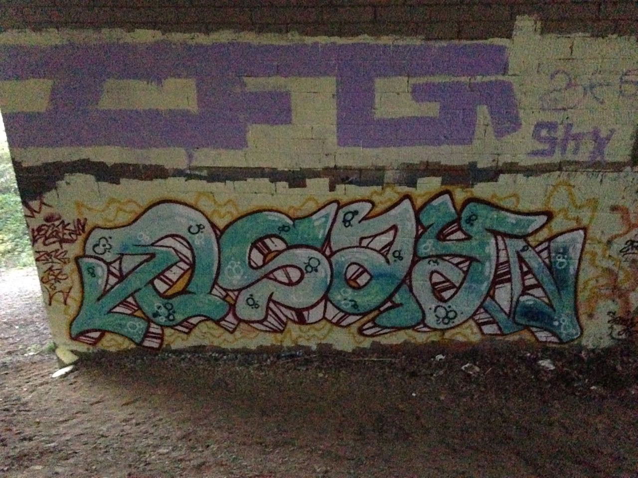 Graffiti Wall - Photo by zfg - osay, zfg, zeit