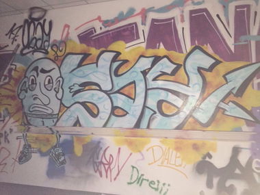 Graffiti Wall - Photo by zfg - osay, zfg, zeit