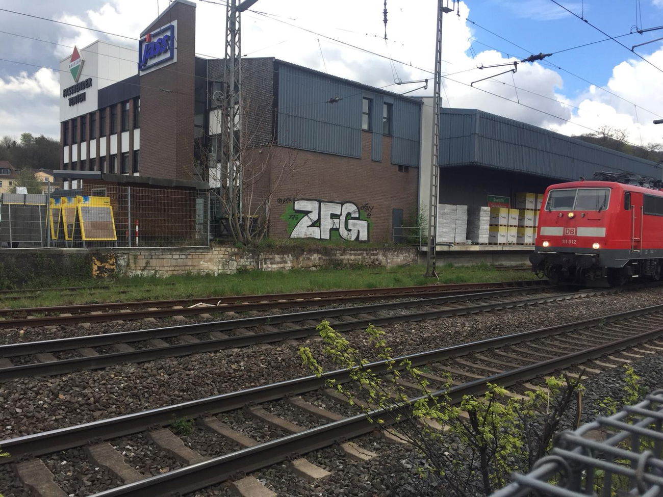 Graffiti Bombing - Photo by zfg - zfg, geber, osay