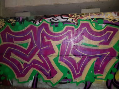 Graffiti Bombing - Photo by zfg - osay, zfg, zeit