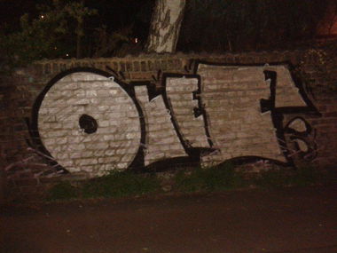 Graffiti Bombing - Photo by ziemlichwarm - Olee