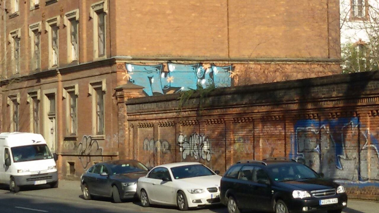 Graffiti Bombing - Photo by ziemlichwarm - Autist