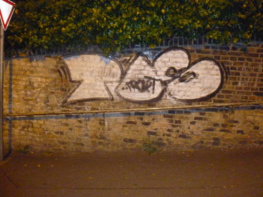 Graffiti Bombing - Photo by ziemlichwarm - PAS