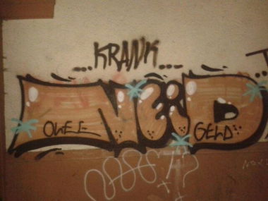 Graffiti Bombing in Wiesbaden - Photo by ziemlichwarm - Neid