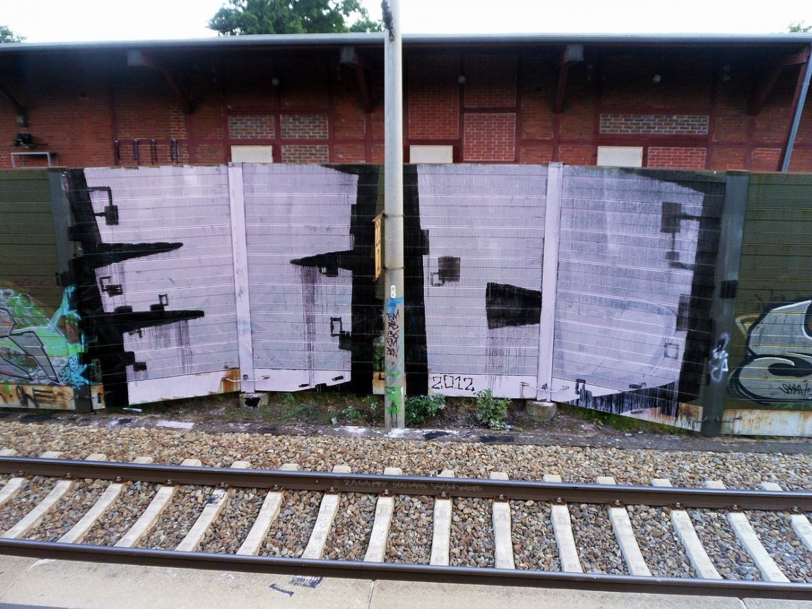 Graffiti Bombing - Photo by zivilbeamter - 3d, dreid (2012)