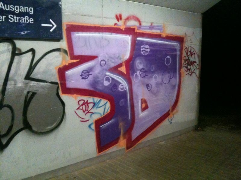 Graffiti Bombing - Photo by zivilbeamter - 3d, dreid (2012)