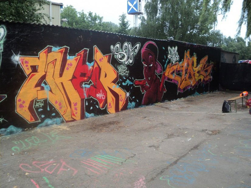 Graffiti Wall - Photo by zker - zker, abik (2012)