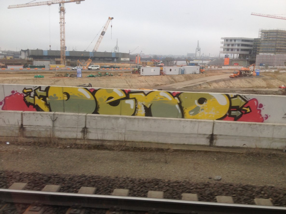 Graffiti Bombing - Photo by zore - demo, hamburg, jbcb