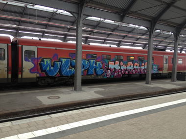 Graffiti Train - Photo by zore - ulph, kirbie, halle (2013)