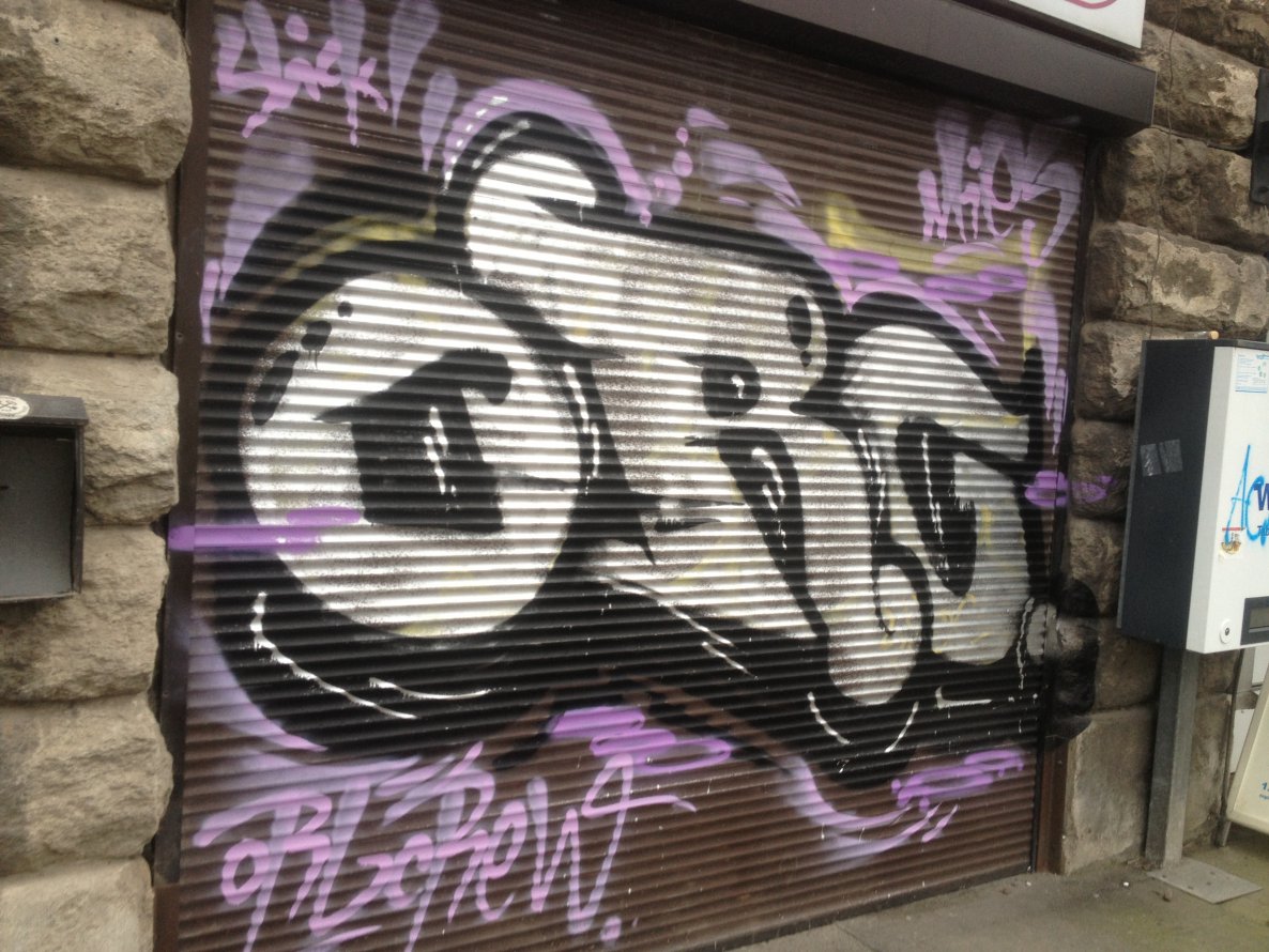 Graffiti Bombing - Photo by zore - org, slick, mies