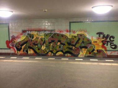 Graffiti Bombing - Photo by zore - kuter, thc, ets (2014)