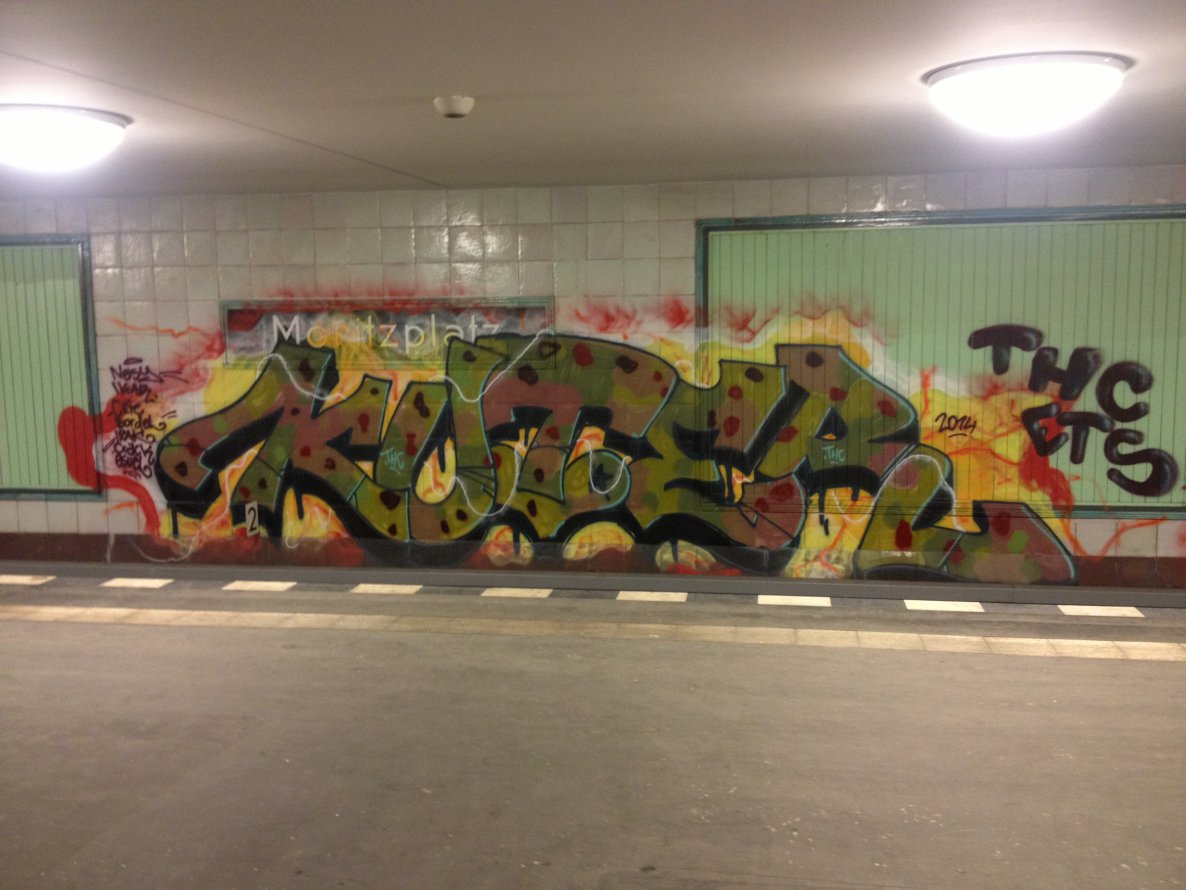 Graffiti Bombing - Photo by zore - kuter, thc, ets (2014)