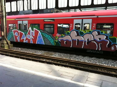 Graffiti Wall - Photo by zore - play, oder, dads (2012)