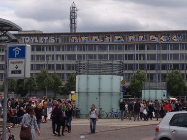 Graffiti Wall - Photo by zore - toylets, radicals, rcs (2011)