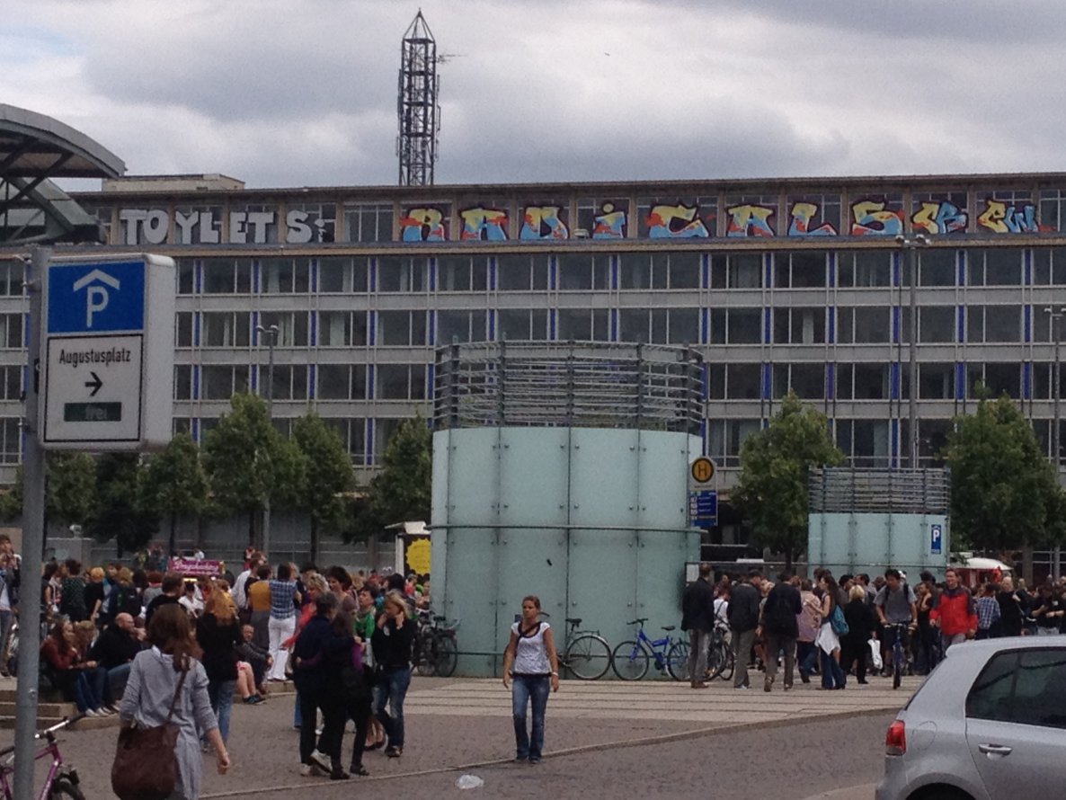 Graffiti Wall - Photo by zore - toylets, radicals, rcs (2011)