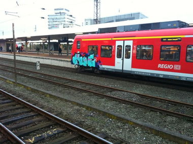 Graffiti Wall - Photo by zore - rue, pit, re11 (2011)