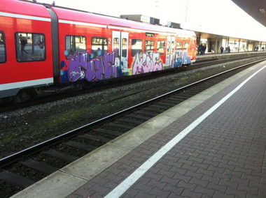 Graffiti Train - Photo by zore - rue, akboe, gbr