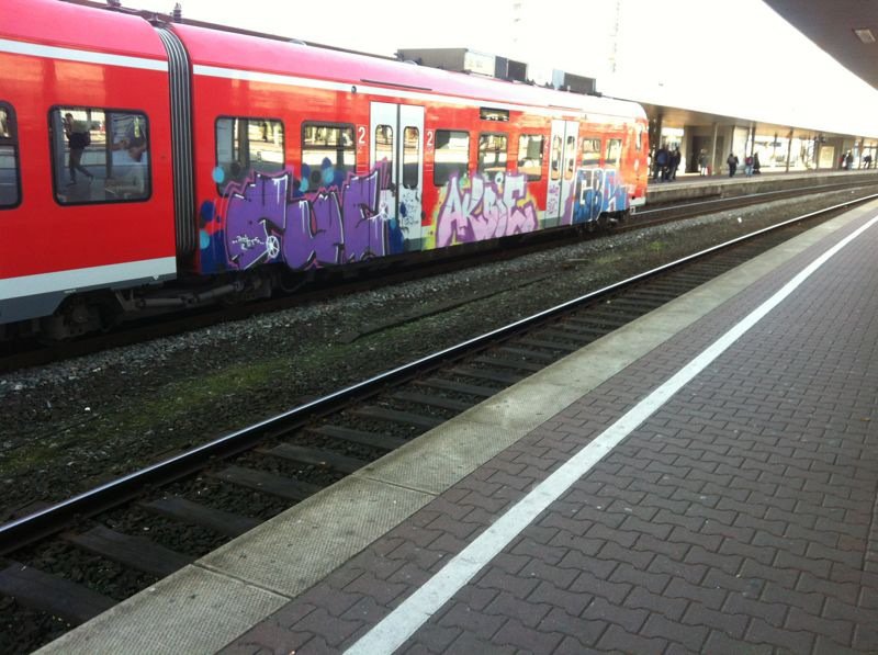 Graffiti Train - Photo by zore - rue, akboe, gbr