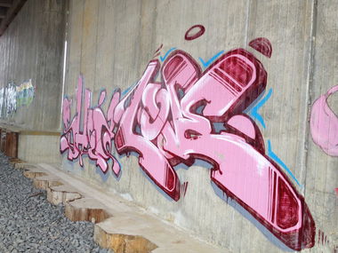 Graffiti Wall - Photo by zore - shiz, shi2, love