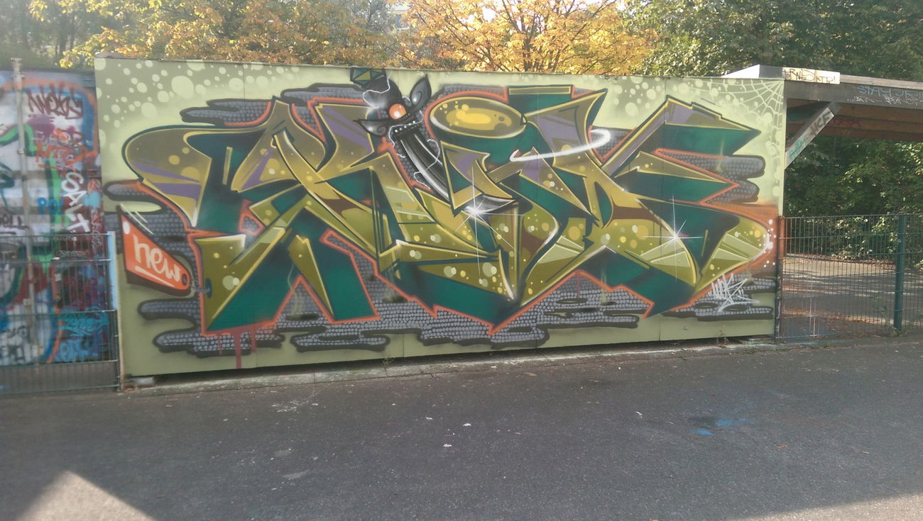 Graffiti Wall - Photo by zwolli - kid, wok