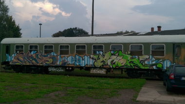 Graffiti Train - Photo by zwolli - paras, amor