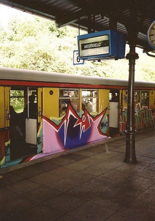 Graffiti Train - Photo by zzzzz