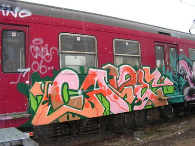 Graffiti Train - Photo by zzzzz - CAVE (2006)