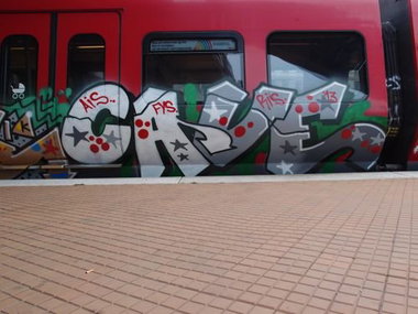 Graffiti Train - Photo by zzzzz - CAVE (2013)