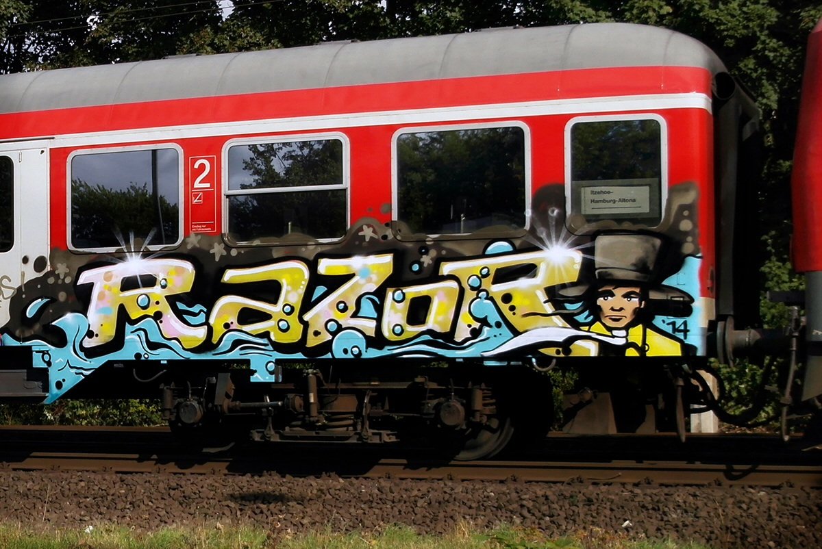 Graffiti Train - Photo by zzzzz - Razor (2014)