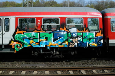 Graffiti Train - Photo by zzzzz - Razor