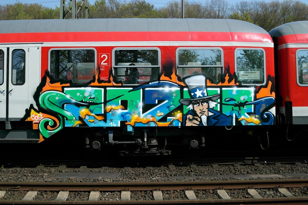 Graffiti Train - Photo by zzzzz - Razor
