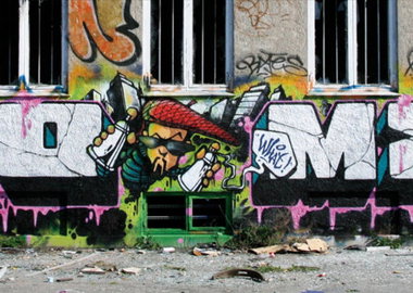 Graffiti Wall - Photo by zzzzz