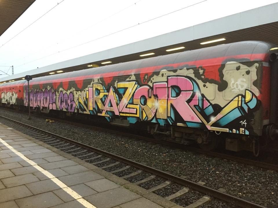 Graffiti Train - Photo by zzzzz - Razor