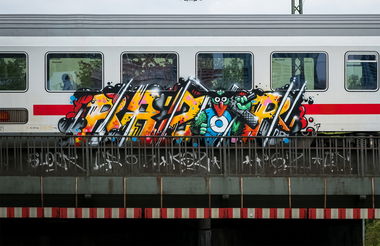 Graffiti Train - Photo by zzzzz - RAZOR (2017)