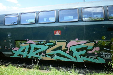 Graffiti Train - Photo by zzzzz