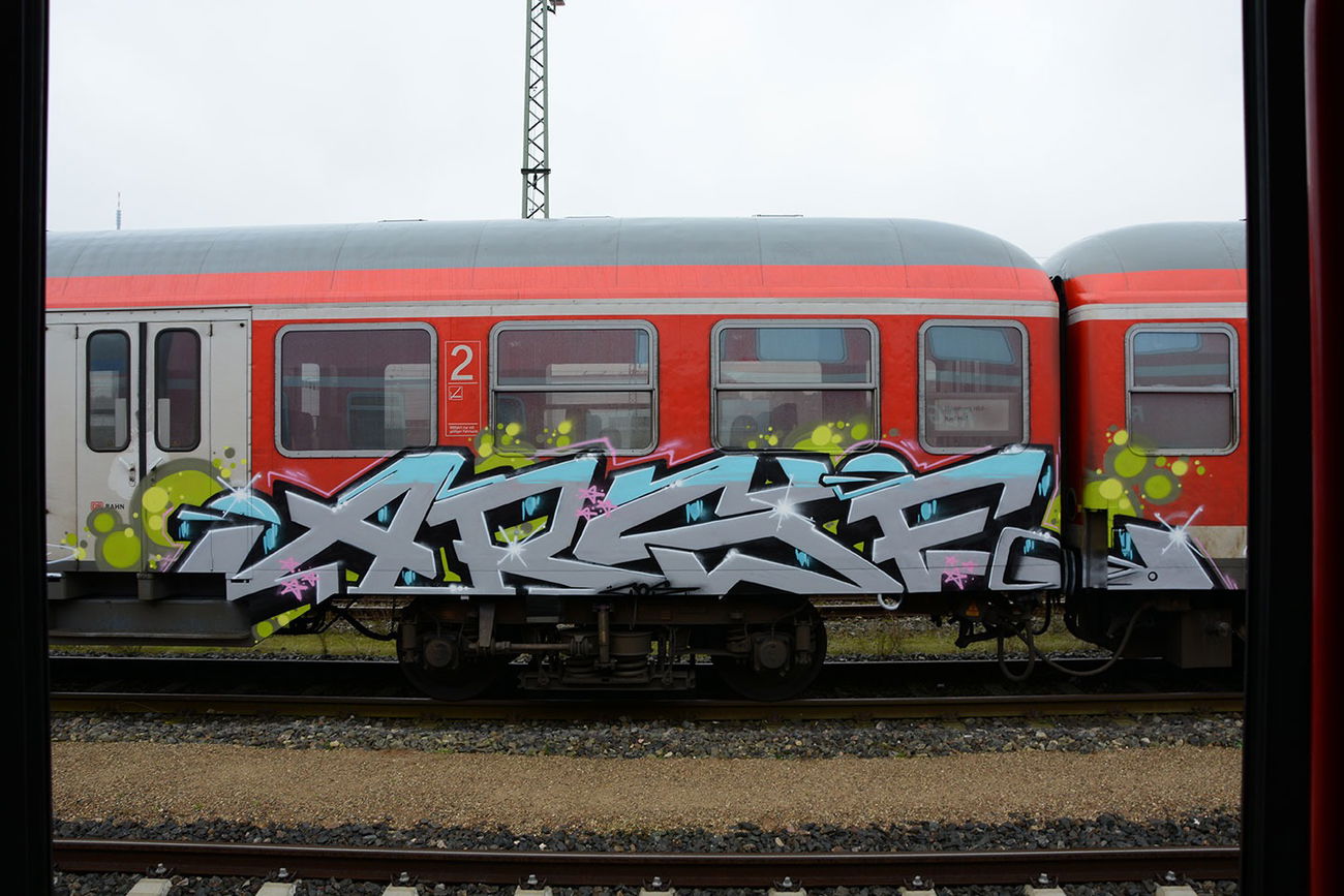 Graffiti Train - Photo by zzzzz