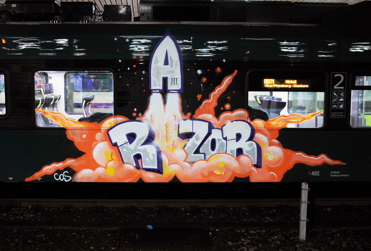 Graffiti Train in Hamburg - Photo by zzzzz - RAZOR (2016)