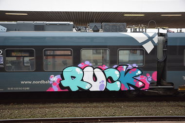 Graffiti Train - Photo by zzzzz