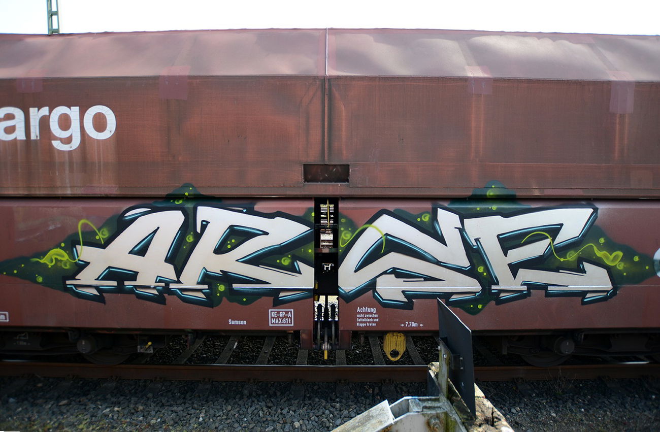 Graffiti Train - Photo by zzzzz