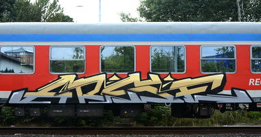 Graffiti Train - Photo by zzzzz