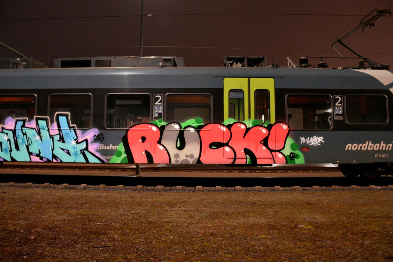 Graffiti Train - Photo by zzzzz (2018)