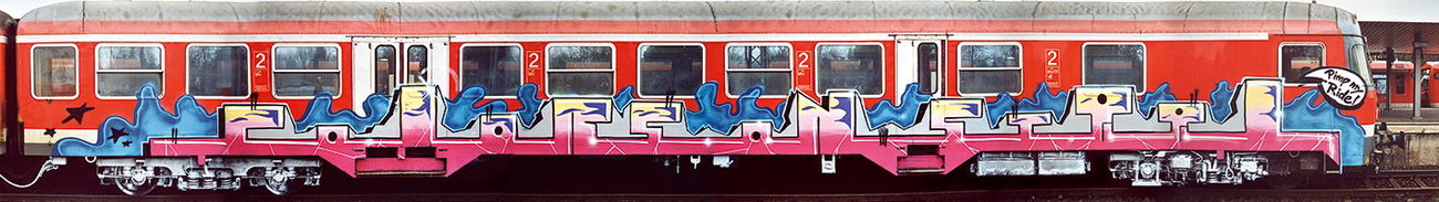 Graffiti Train - Photo by zzzzz