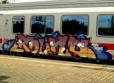 Graffiti Train - Photo by zzzzz