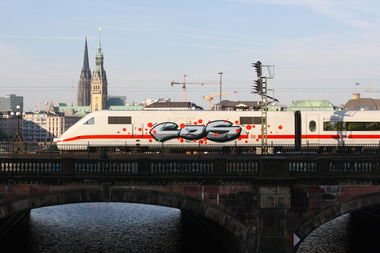 Graffiti Train - Photo by zzzzz - COS (2017)