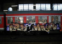 Graffiti Train - Photo by zzzzz - ROUND, Graffiti (2014)