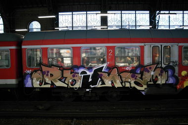 Graffiti Train - Photo by zzzzz - ROUND, Graffiti (2014)