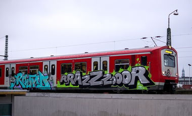 Graffiti Train - Photo by zzzzz